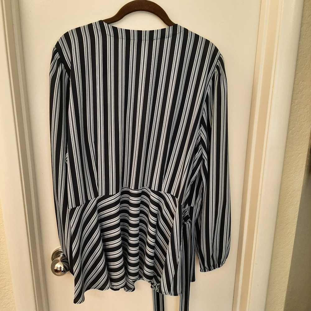 Size 16w Loft Wrap Top - image 3